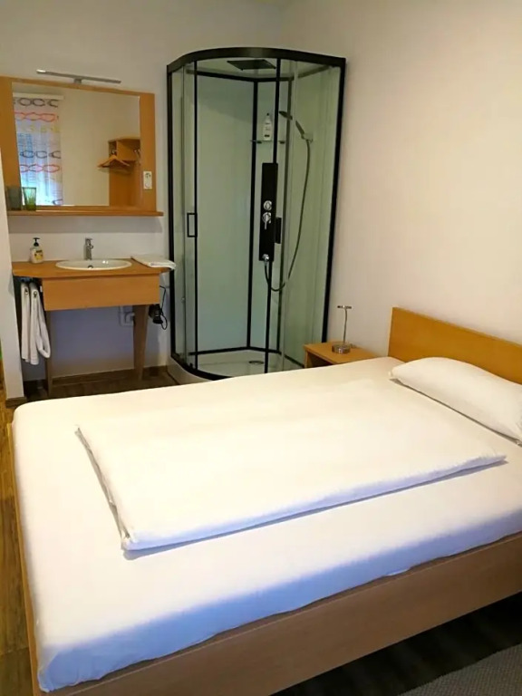 Dorf-Zimmer Mirth