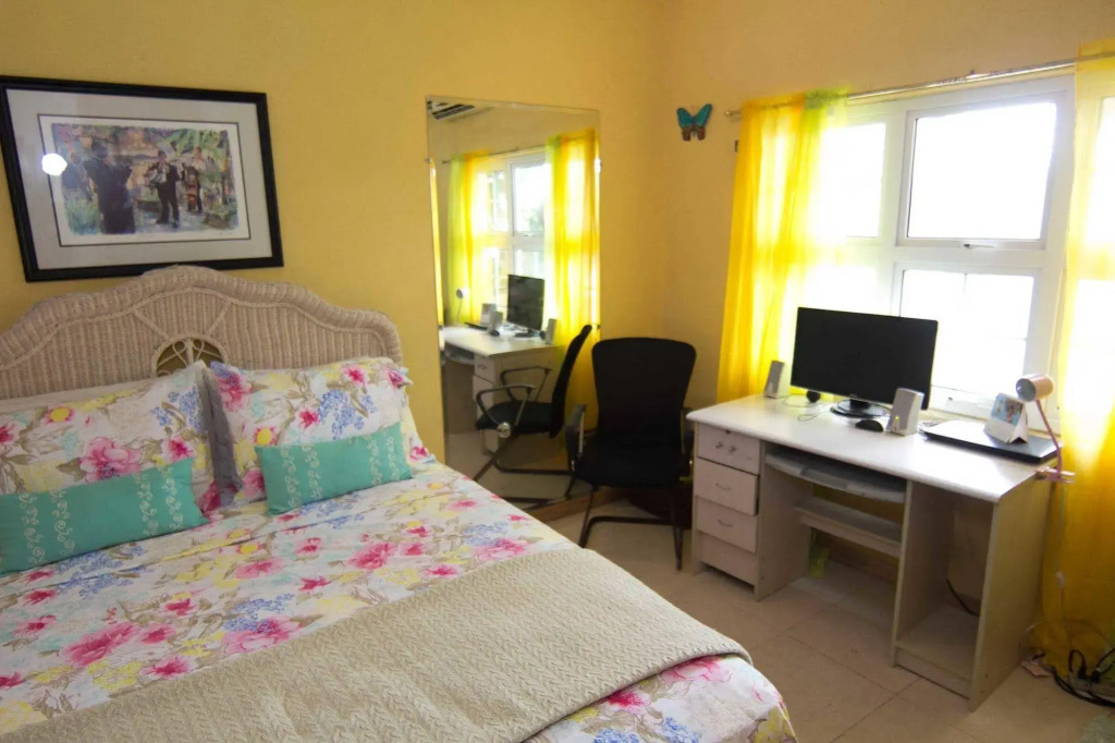 La Casa de Joy Airport Apartments