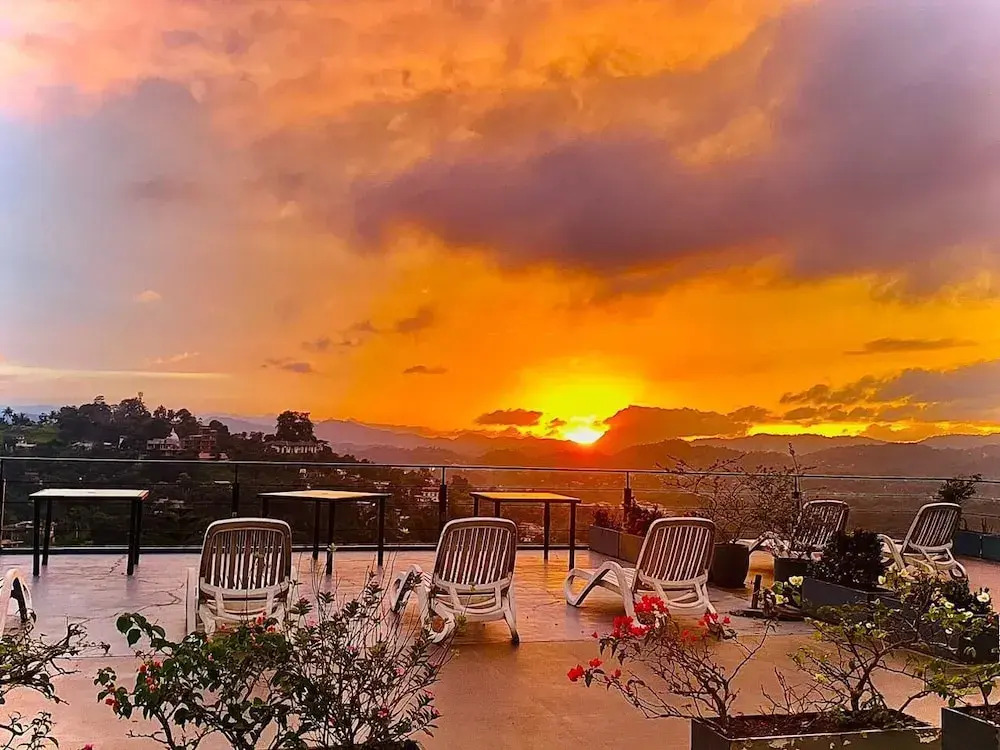 390 Villa Vista