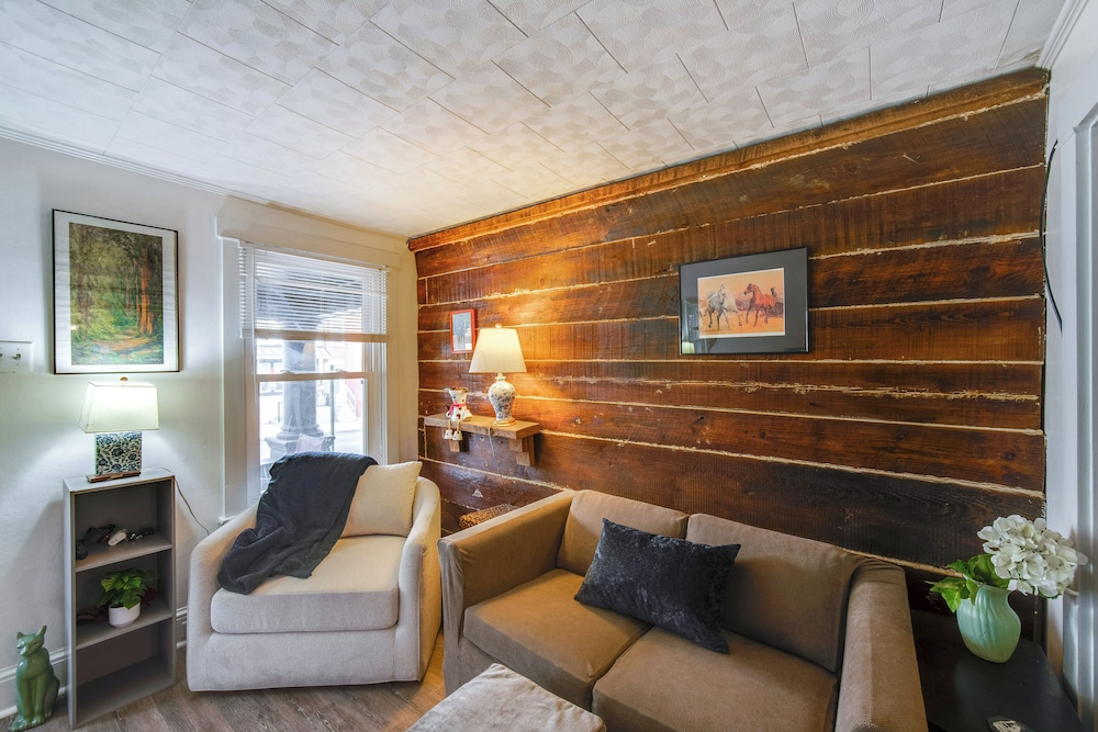 WFH Space & Yard! Walkable Lancaster Row Home