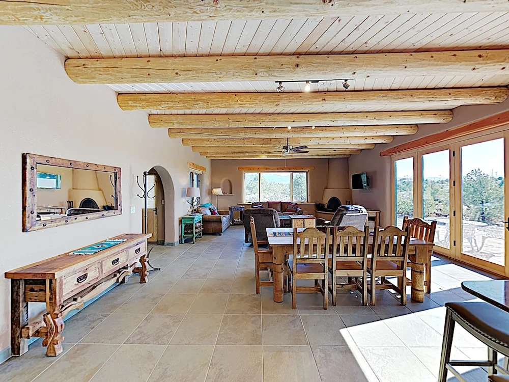 All-New Desert Hideaway: Mountain Views & Hot Tub home