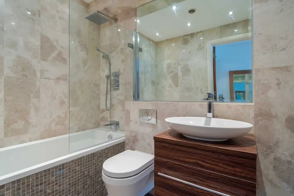 Lovely 1 Bedroom Home With Balcony - 4 Guests!