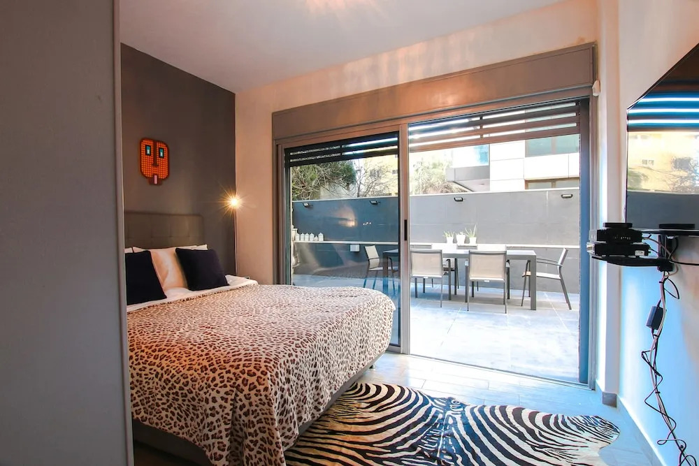 FeelHome Israel - Graffiti Beach House