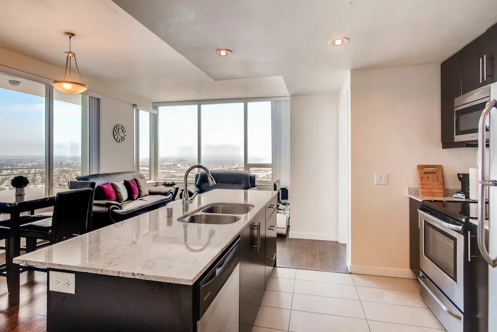 Perfect 2 BR2 BA Luxury Bldg