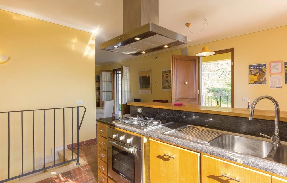 2 Bedroom Nice Home In Camaiore Lu