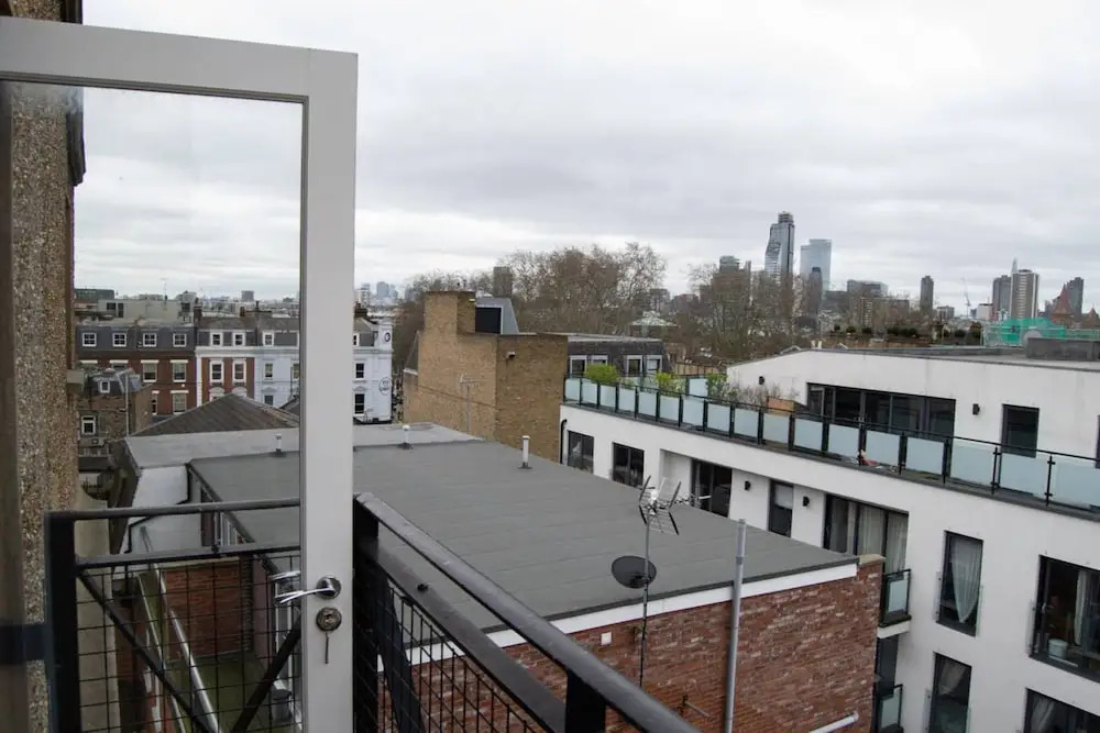 Unique 3 Bedroom Water Tower Home Close To Tube