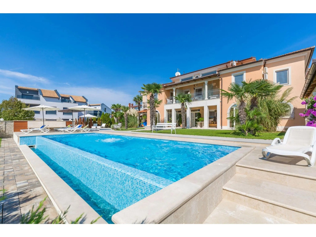 Modern apartment with balcony and sea view for 2 persons in Medulin