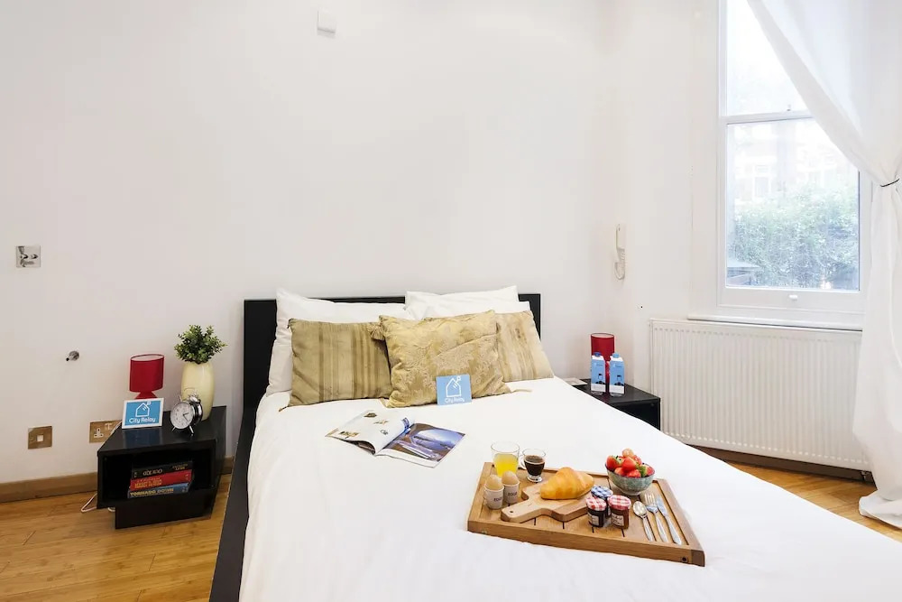 The Cheniston Gardens Abode - IA01