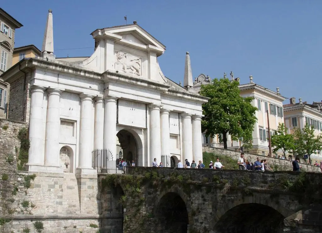 Elegante Appartamento In Bergamo