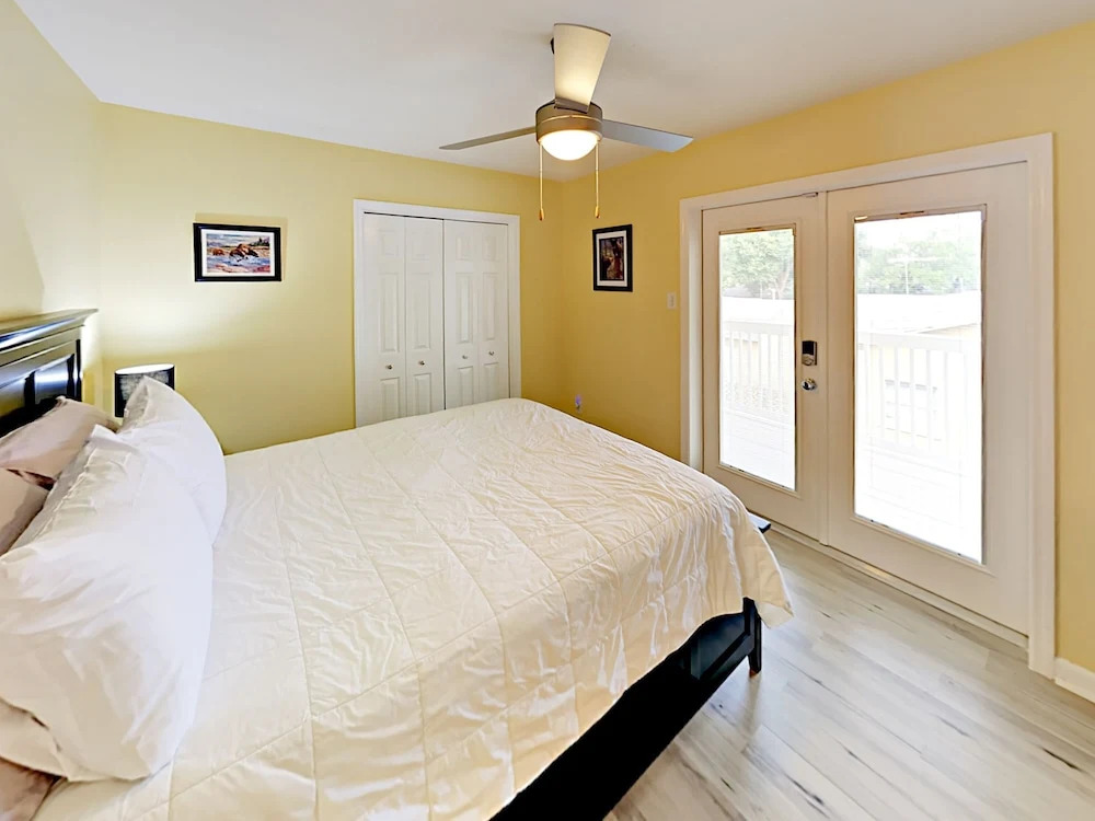 58th St S 1826 - 4 Br Home