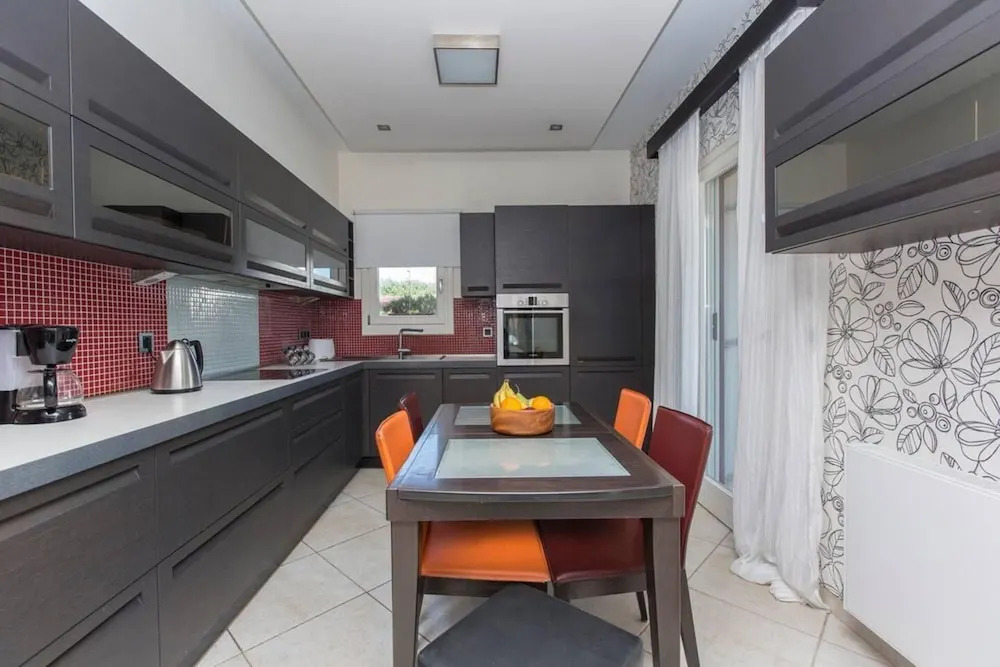 Beautiful 4-bed House With Private Pool in Naxos