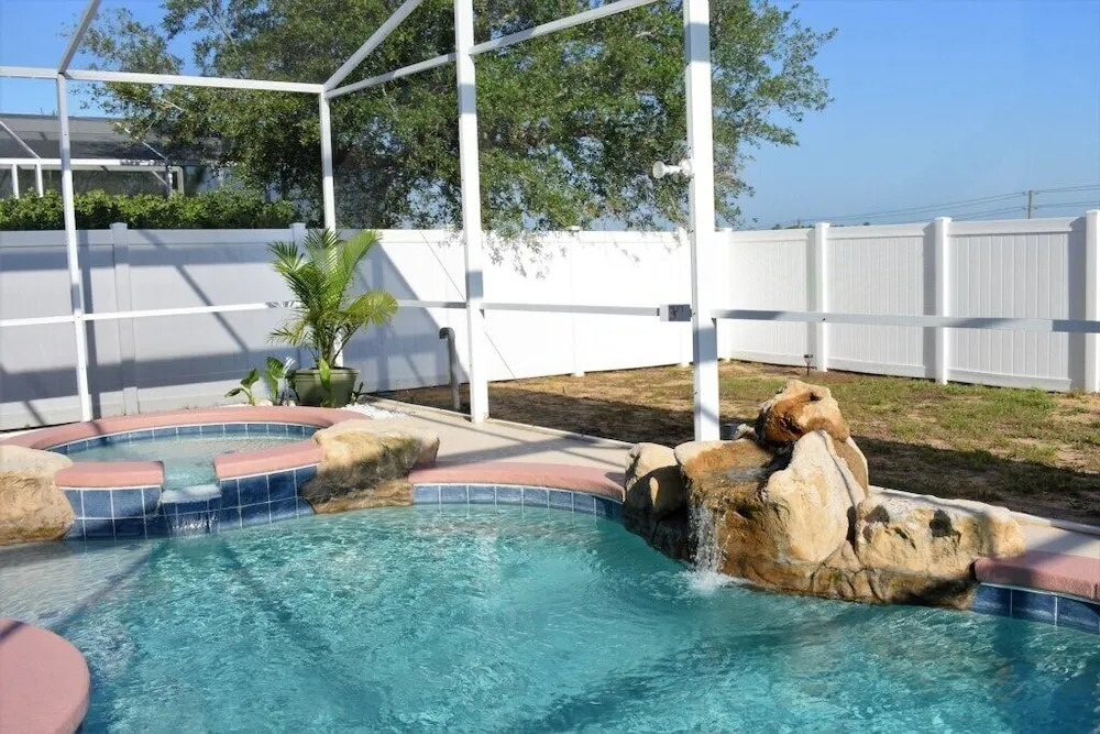 Perfect For Your Family! 4 Bedroom Villa by Redawning
