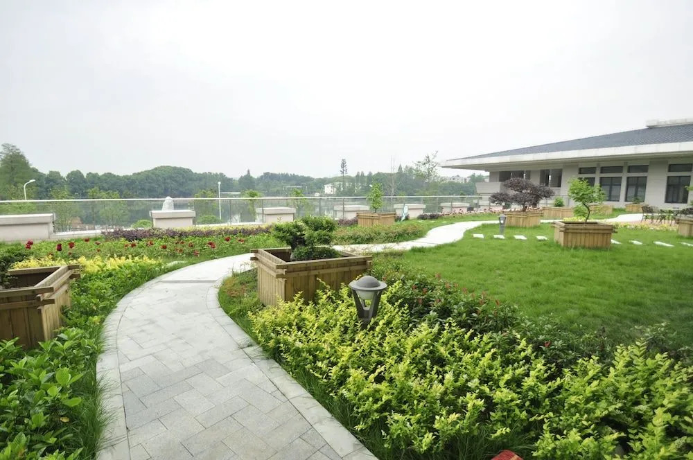 Wuhan Guochuang Chuyuan Donghu Hotel