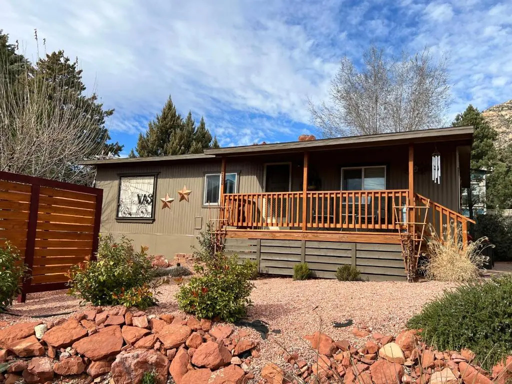 Serene 2 Bedroom! Walk to Trails! Red Rock Mountain Views!