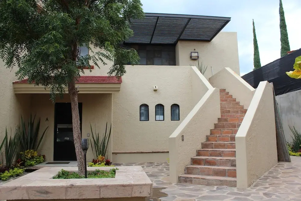 Modern 3-bedroom Retreat in Ajijic - Walk To Everything-private Gym-pickleball