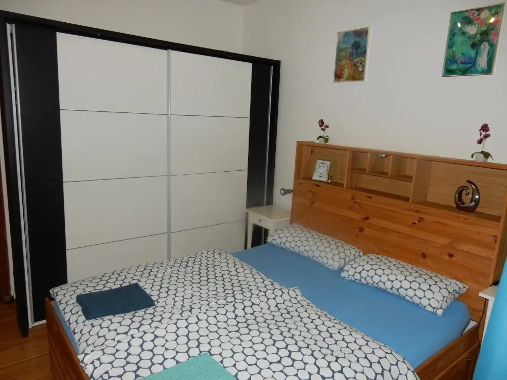 Zentrale 3 Zimmer Altbauwohnung mit Balkon