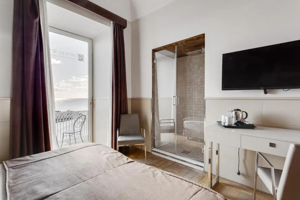 Partenope Relais