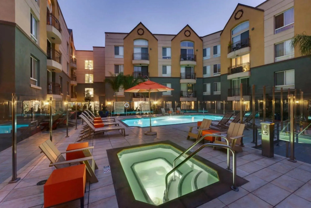 Global Luxury Suites at Lincoln Blvd