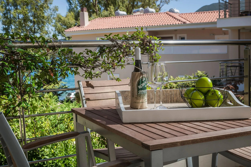 Meliti Waterfront Suites