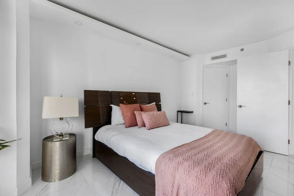 Chic Bayfront Condo With Stunning View