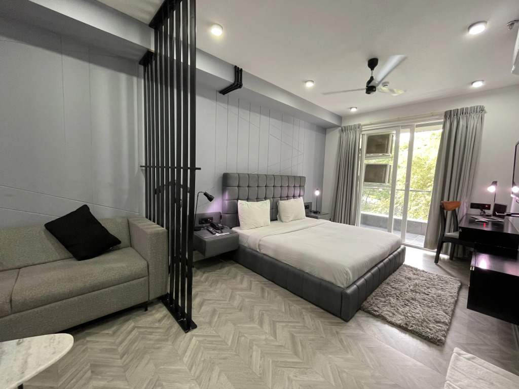 Bedchambers Service Apartment Near Golfcourse Road