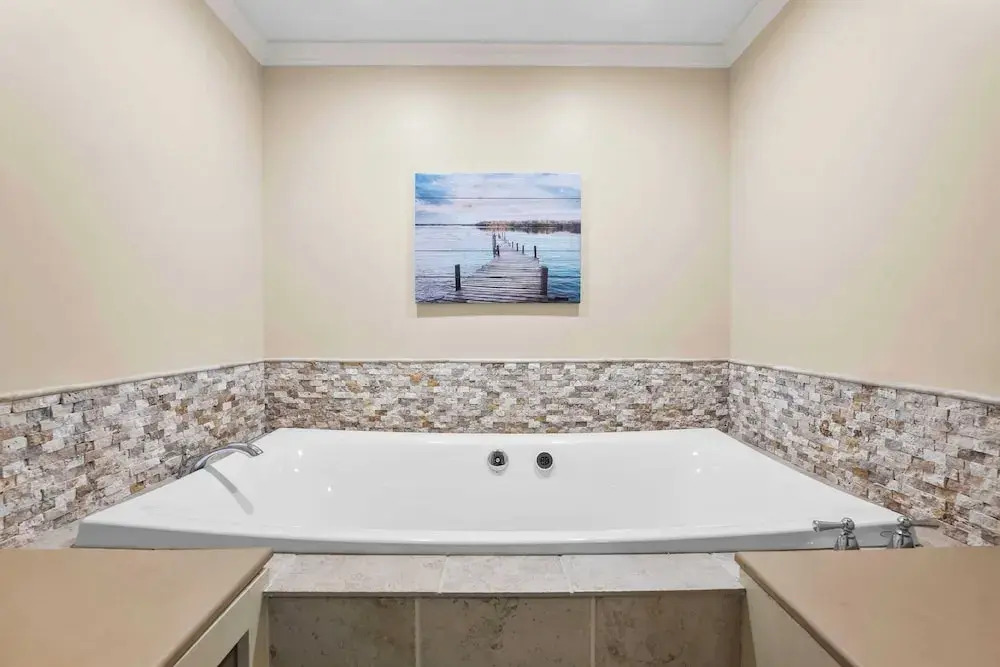 Stay Awhile by Avantstay Lakefront + Pool, Dock