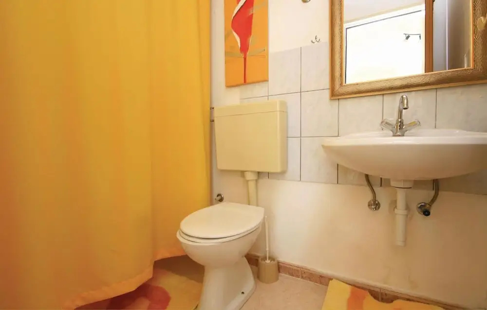 Beautiful Home in Brodarica With Wifi and 6 Bedrooms