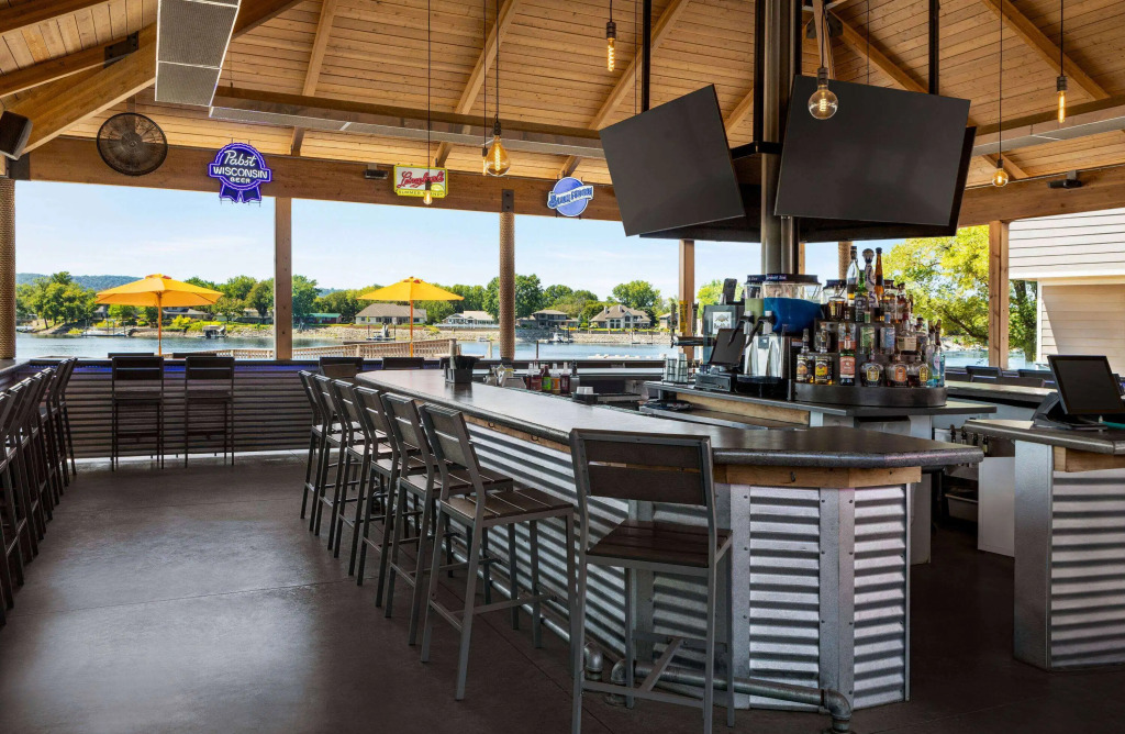 AmericInn by Wyndham La Crosse Riverfront-Conference Center