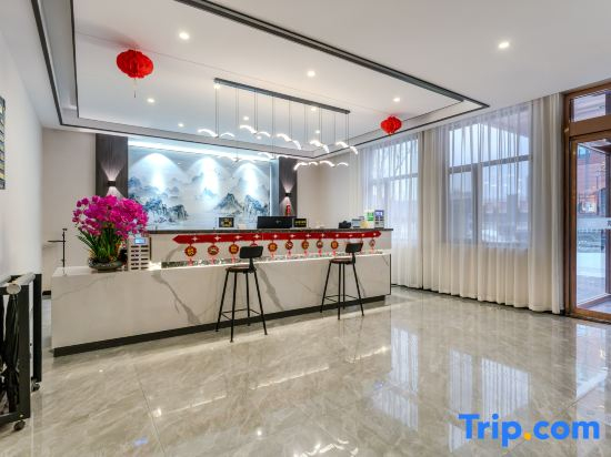 Yichuan Xueyuan Hotel