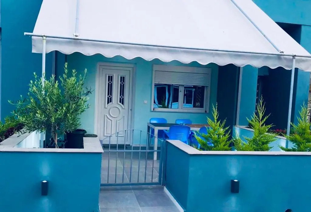 Apartment 100 square meters in perea 40 meters away from the sea