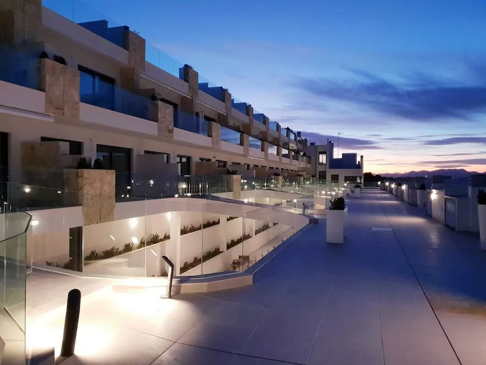 Luxury Apartment on the Beach with Pool 6