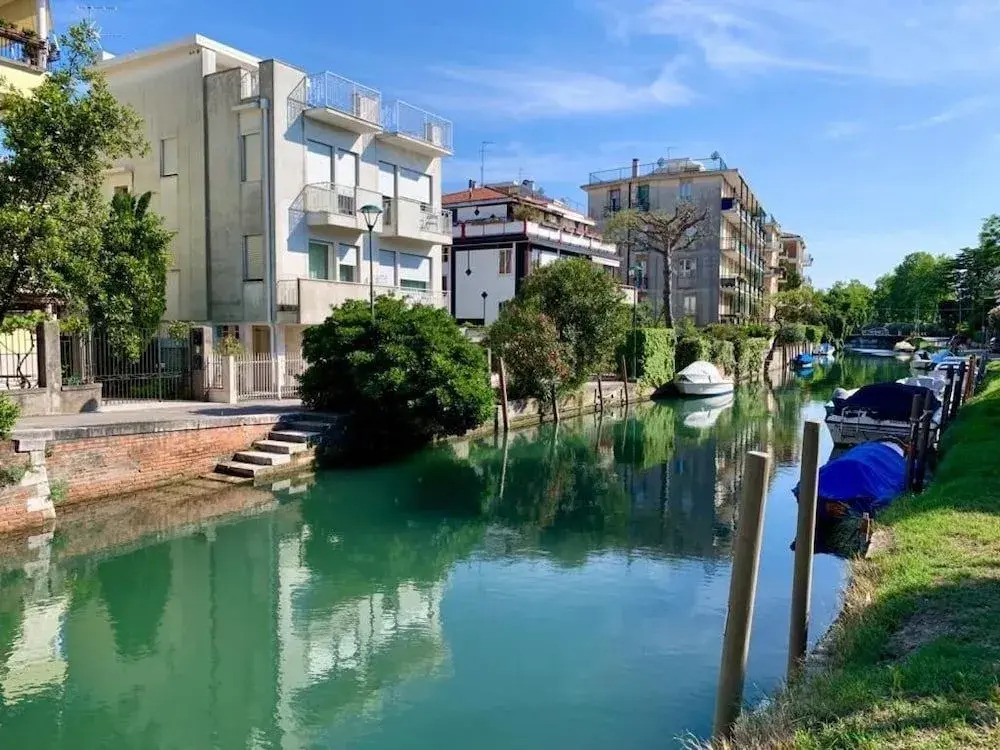 Villa Venice Movie