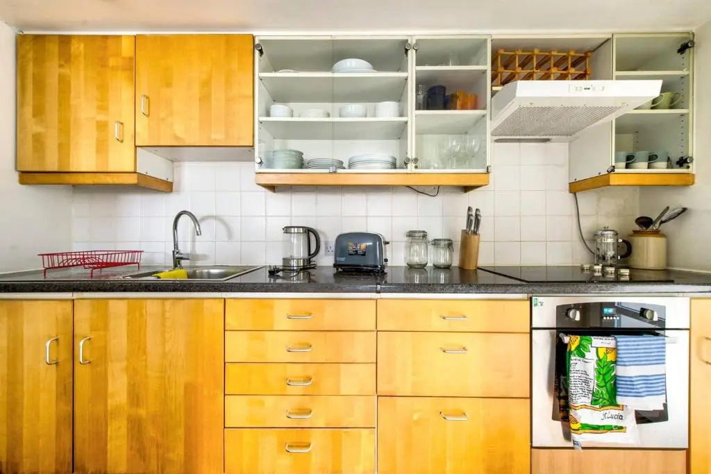 Ultra Stylish Calton Road Apt w/ Parking