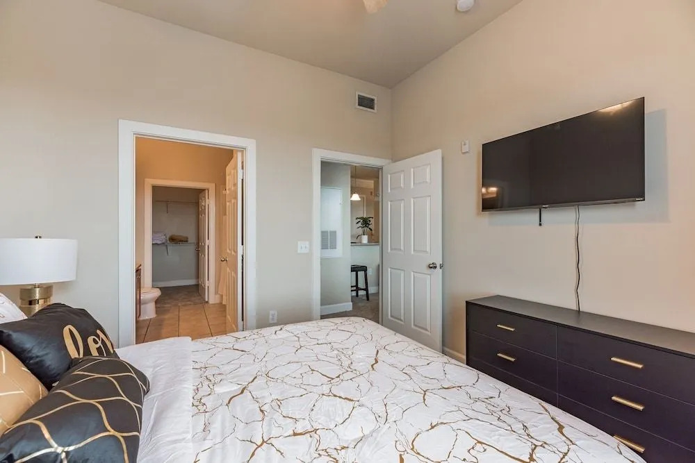 City View & Poolview Apartment With Full Kitchen 2 Bedroom Apts by Redawning