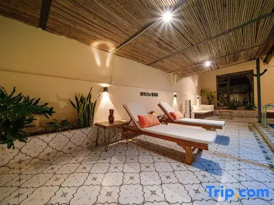 Jianshui Sunset Holiday Homestay (Jianshui Ancient City Confucian Temple Branch)
