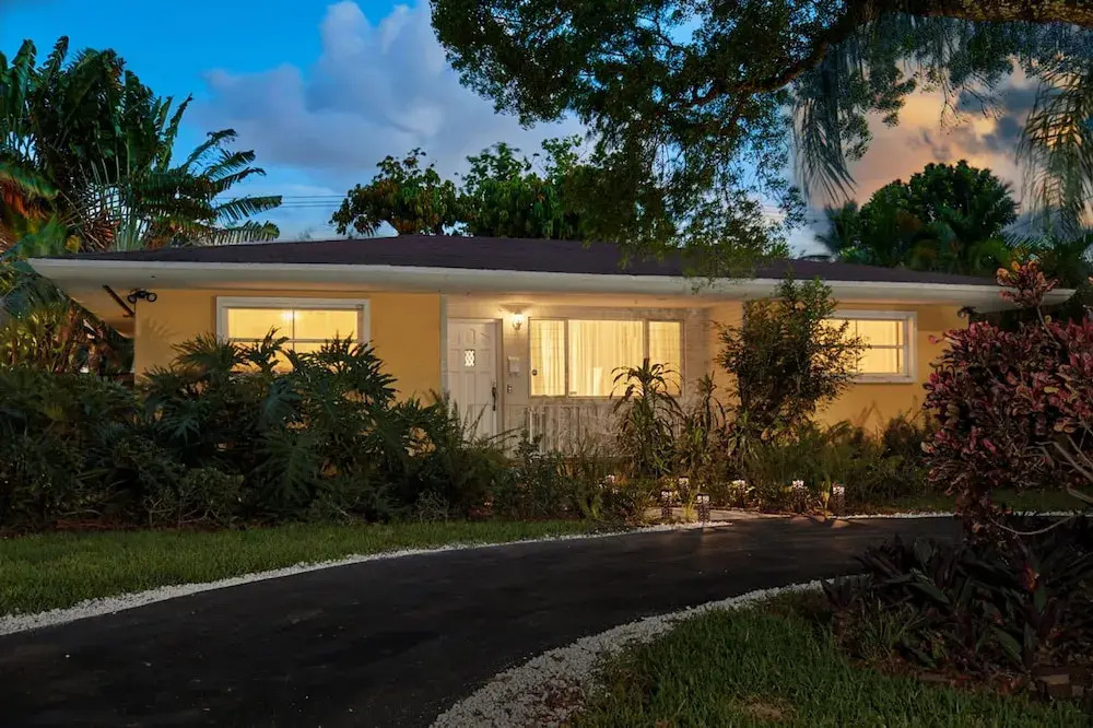 FIFA HQ: 8mi to Stadium | Sleeps 10 | Pool & Games
