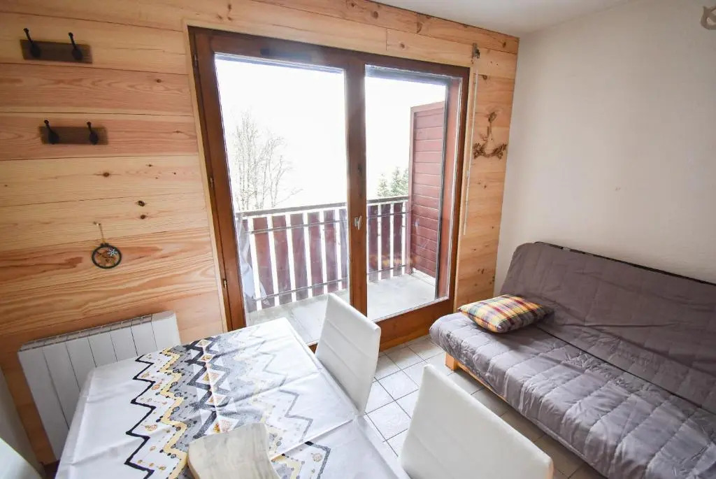 Le Pied des Pistes A13, Joli Studio tout confort 4 pers, vue vallée imprenable, DRAPS NON COMPRIS