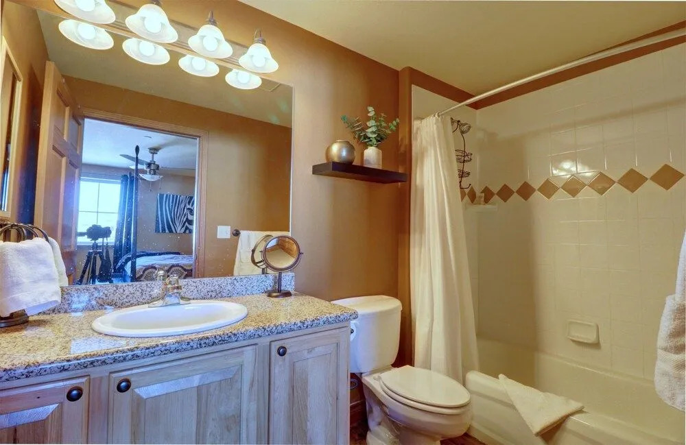 E8 Drake Landing 2br + Loft 2 Bedroom Condo by RedAwning