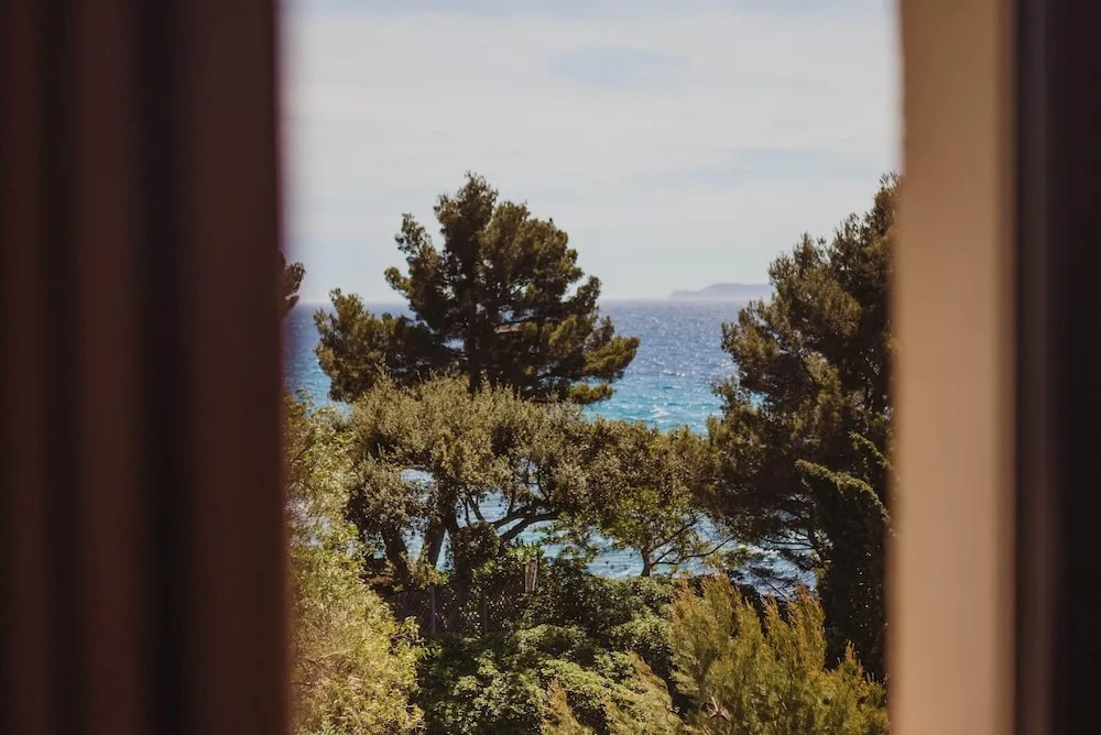Apartment in Saint-tropez With Beach Access