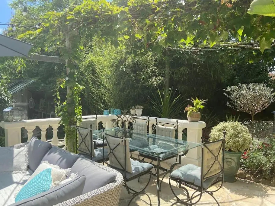 Cap d'Antibes 50m from the beach 3 bedrooms/Pool