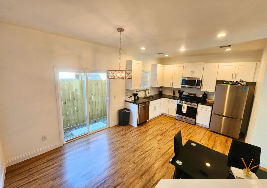 Modern 3 Bedroom Retreat in Pearland