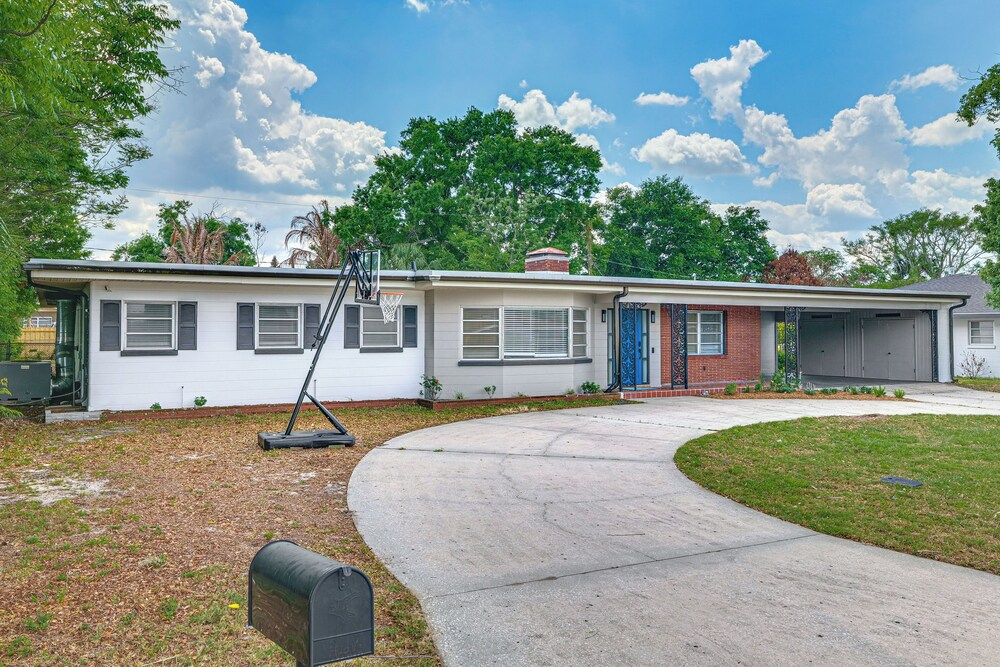 Legoland & Lakes Pool Home Pet Friendly