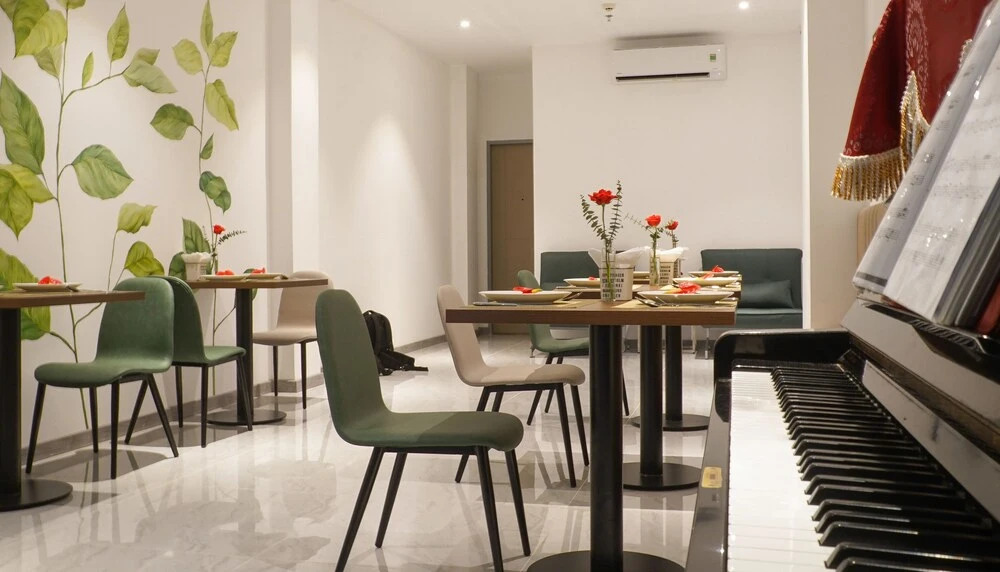 PIANO HOTEL
