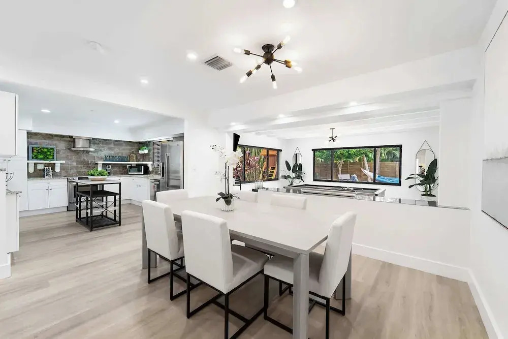 Sunset Lane by Rove Travel Home With Pool & Hot Tub