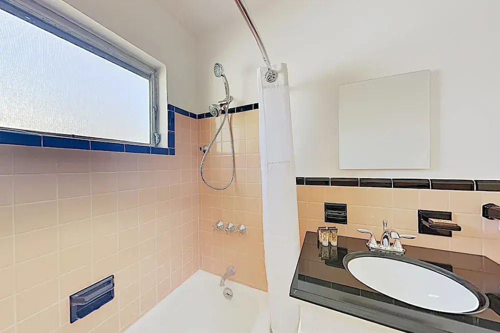 New Listing! Tropical Getaway - 5 Minutes To Beach 2 Bedroom Home