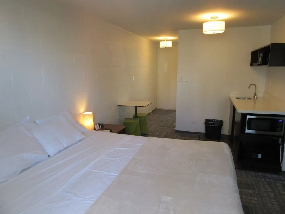 Waikiki Central Hotel - No Resort Fees