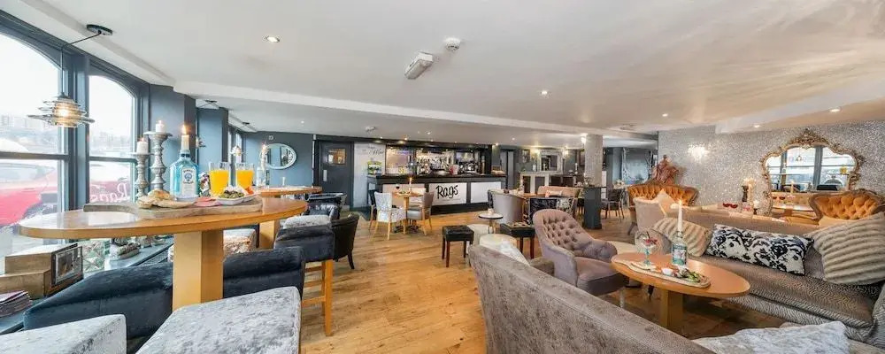 Rags Hotel Bar & Restaurant