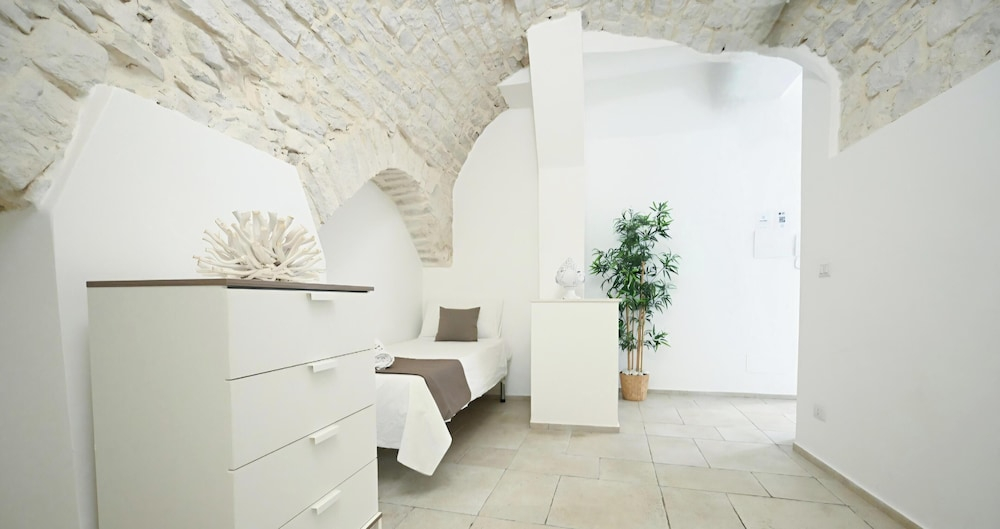 Paradise Rooms