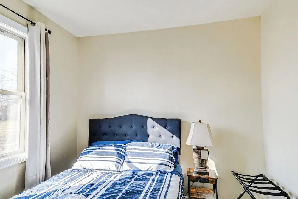 2 Mi to Main St: Newton Guest House