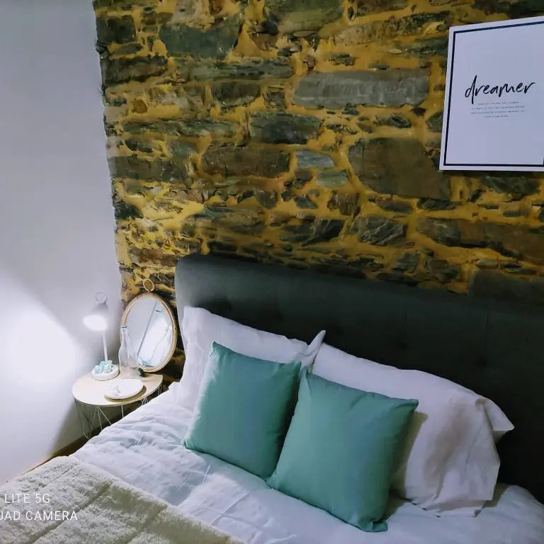 PampiHouse, casa de xisto junto ao rio